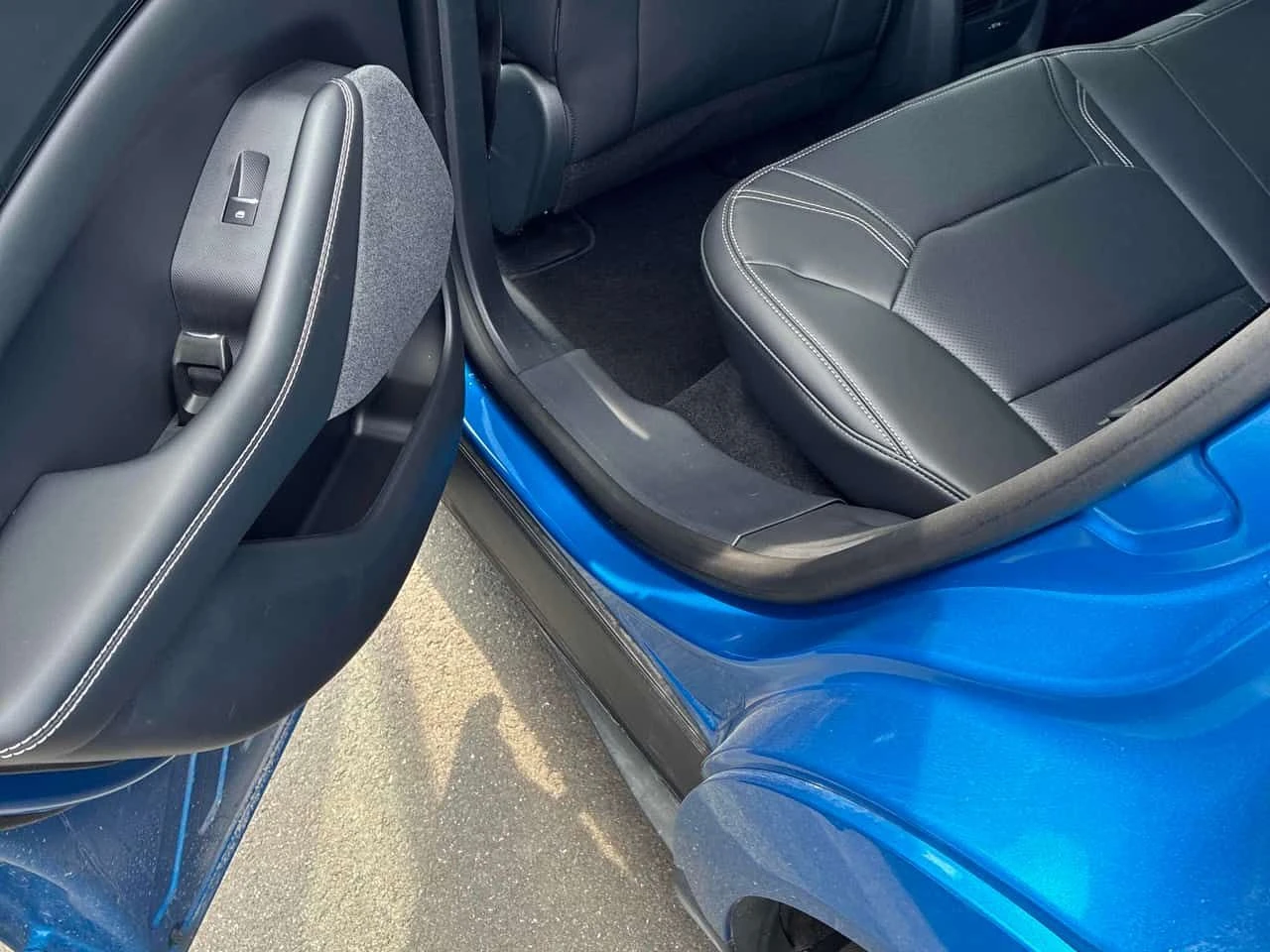 Ford Mustang Mach-E  Premium / 360 / DISTRONIC / АВТОКРЕДИТ , снимка 13 - Автомобили и джипове - 55508306