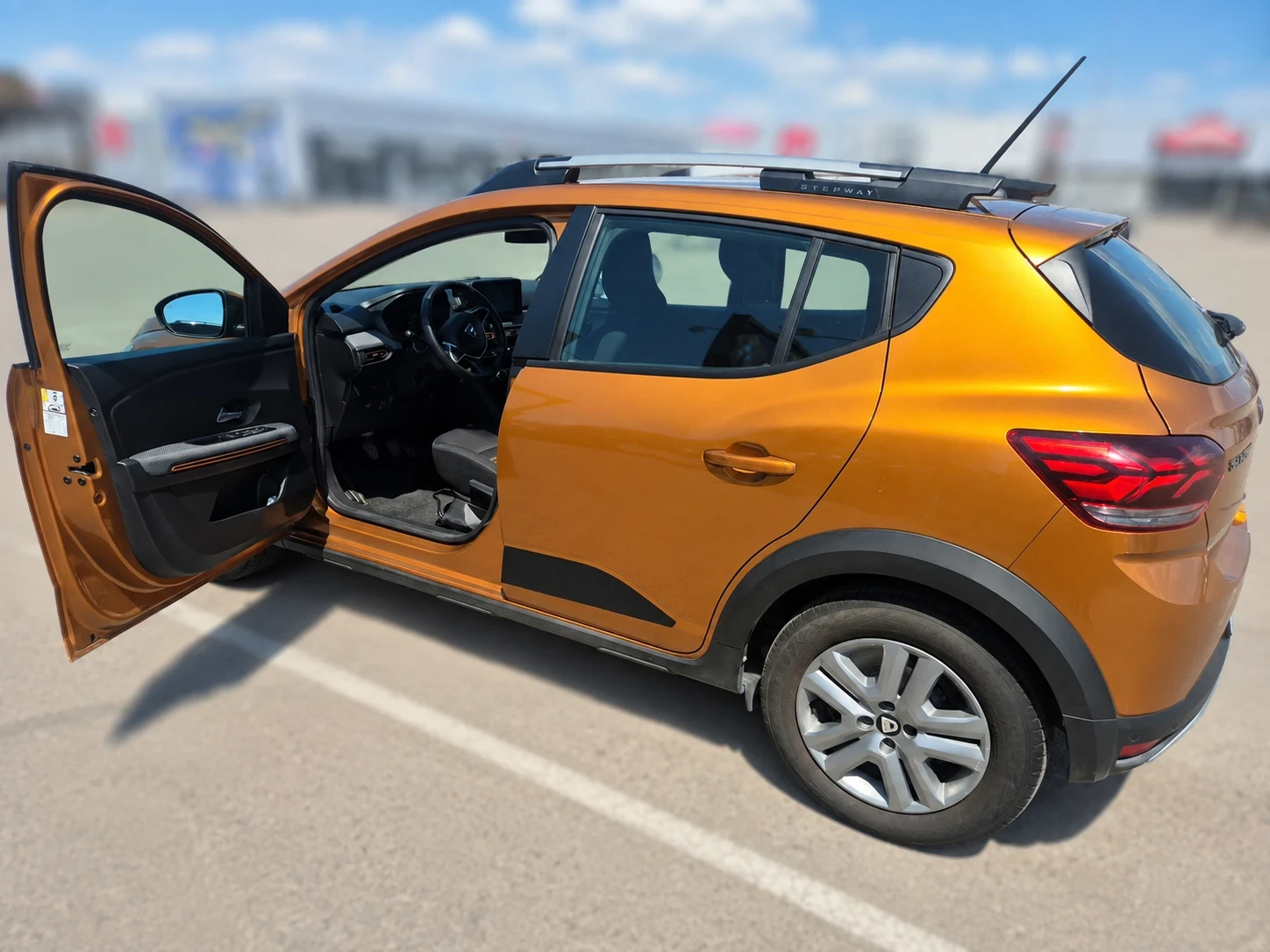 Dacia Sandero Stepway в гаранция!!! 27 000км, снимка 3 - Автомобили и джипове - 55615626