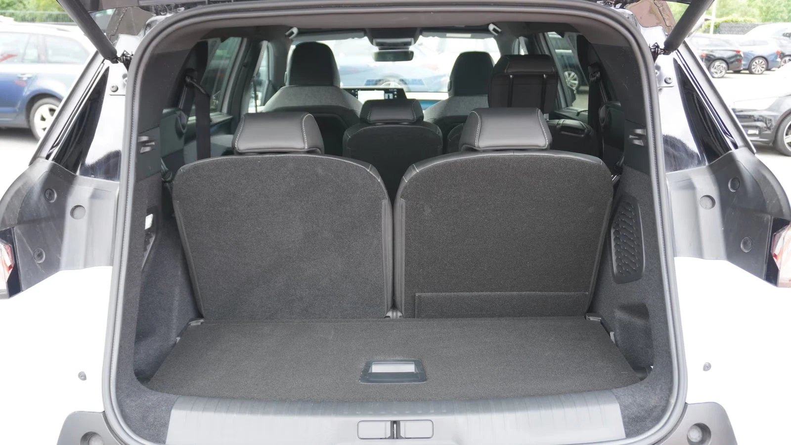 Peugeot 5008 HEV/145HP/7S/MATRIX/ACC/CAM/NAVI/CPLAY/631q, снимка 16 - Автомобили и джипове - 55753076