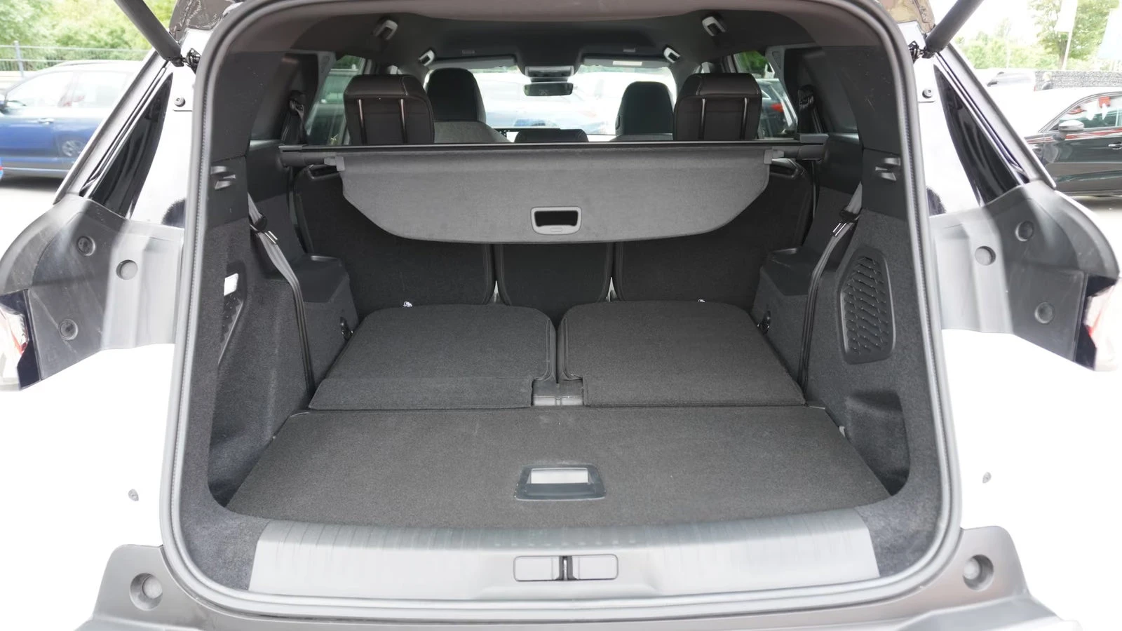 Peugeot 5008 HEV/145HP/7S/MATRIX/ACC/CAM/NAVI/CPLAY/631q, снимка 15 - Автомобили и джипове - 55753076
