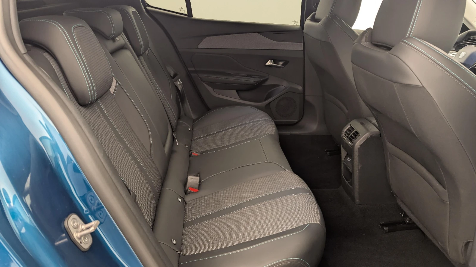 Peugeot 408 Allure - Hybrid, снимка 9 - Автомобили и джипове - 56161116