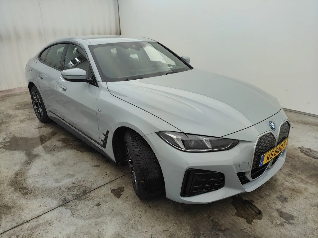 BMW i4 eDrive40 Leather LED Navi 94% SoH, снимка 3 - Автомобили и джипове - 56304734