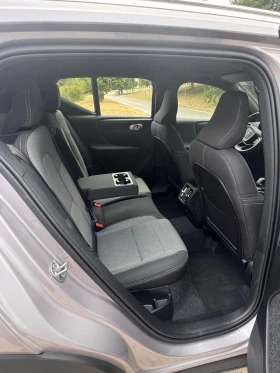 Volvo XC40 2.0 B3, снимка 10