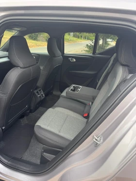 Volvo XC40 2.0 B3, снимка 9