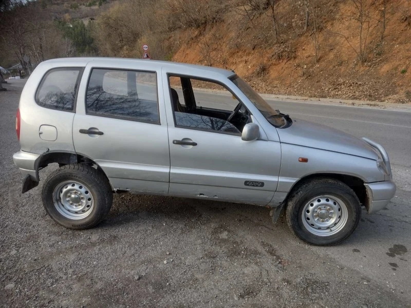 Chevrolet Niva, снимка 4 - Автомобили и джипове - 47549063