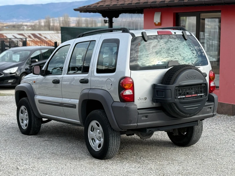 Jeep Cherokee 2.8CRD Автоматик! * БЪРЗИ И БАВНИ* * БЕЗ РЪЖДИ* , снимка 4 - Автомобили и джипове - 48042124