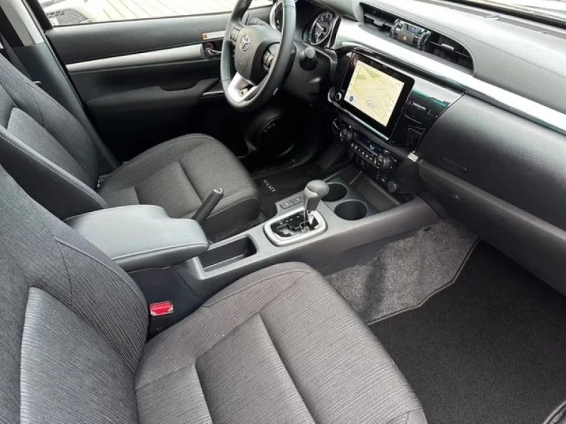 Toyota Hilux 4X4/150HP/COMFORT/DOUBLE-CAB/CAM/KLESS/CPLAY/606gp, снимка 11 - Автомобили и джипове - 52456705