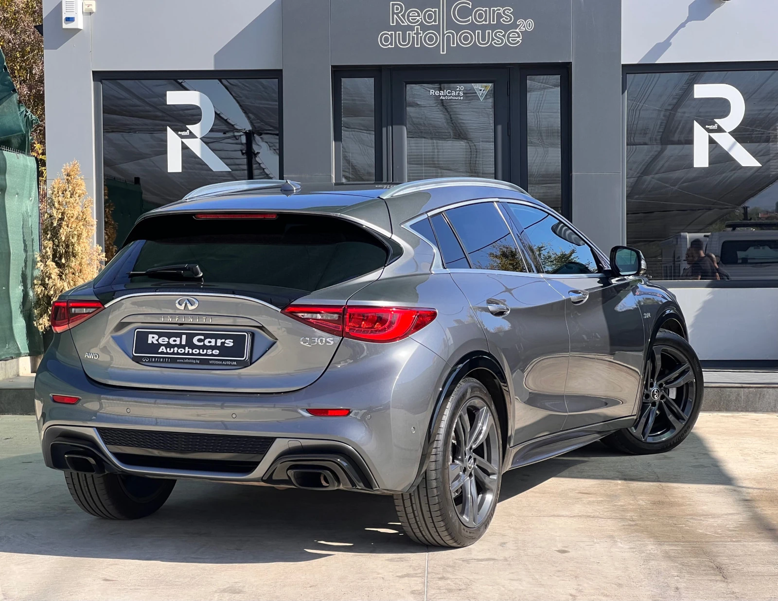 Infiniti Q30 S* 2.0i* BOSE* PANORAMA* KEYLESS* CAMERA - изображение 4