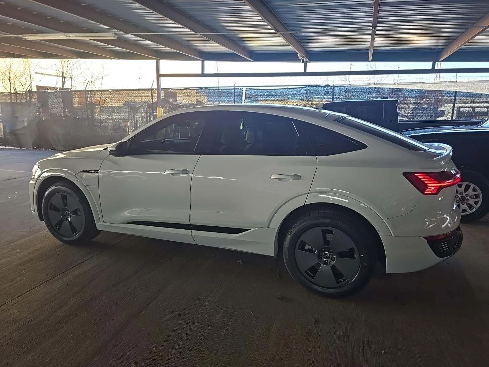 Audi Q8 Sportback e-tron S line Premium - изображение 3