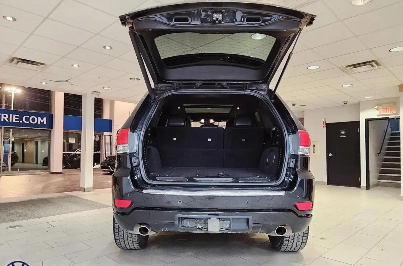 Jeep Grand cherokee OVERLAND* DISTRONIC* PANO* HEATED SEATS*  - изображение 6