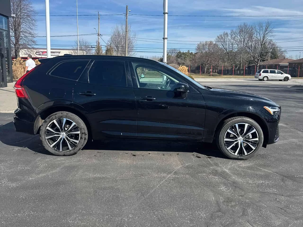 Volvo XC60 * Plus Dark Theme * CARFAX * БЕЗ ПЪРВОНАЧАЛНА ВНОС, снимка 3 - Автомобили и джипове - 54003758