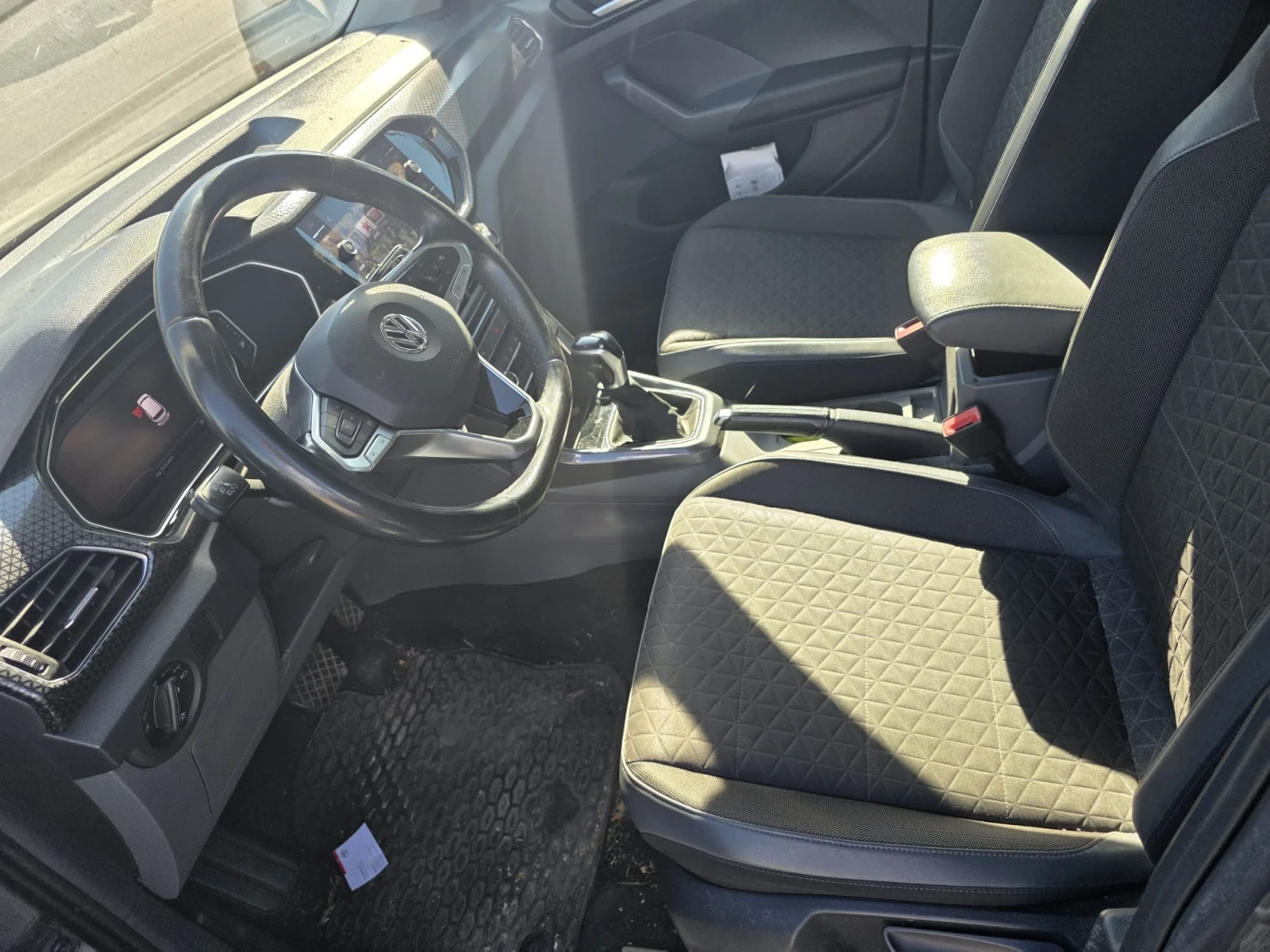 VW T-Cross, снимка 12 - Автомобили и джипове - 54370268