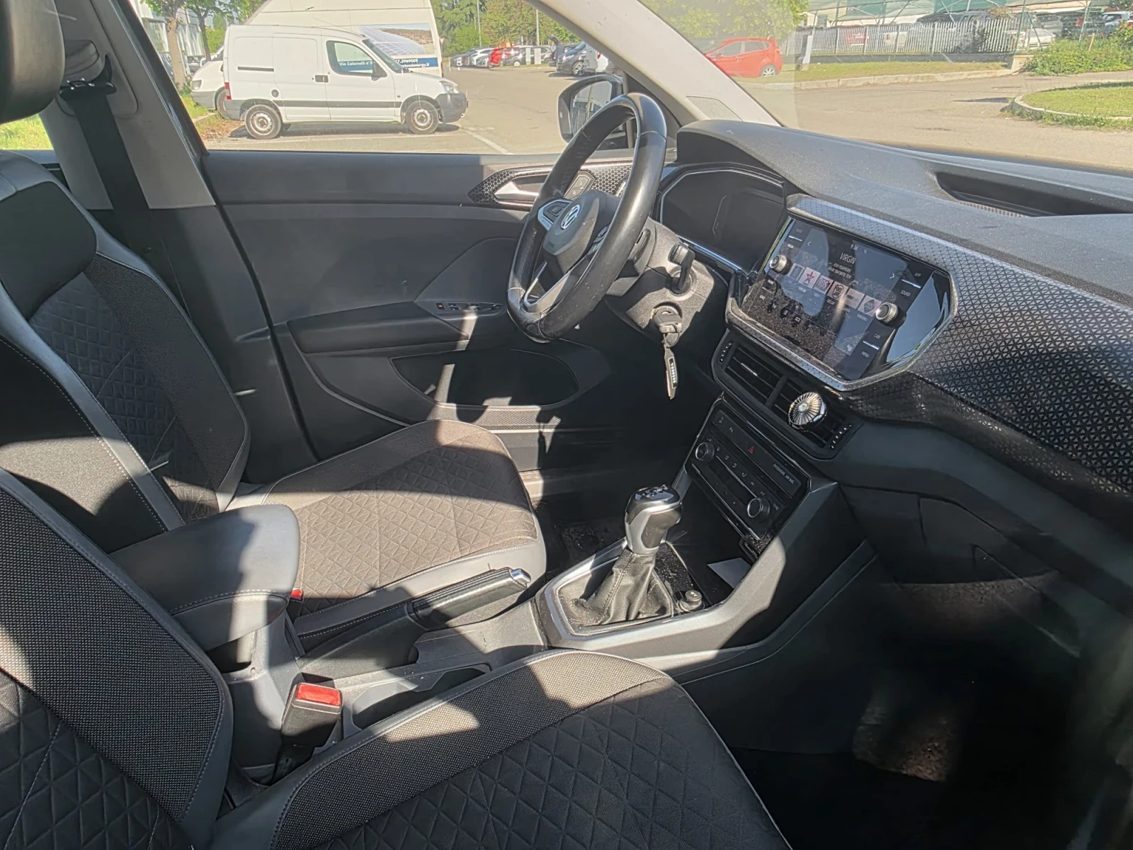 VW T-Cross, снимка 11 - Автомобили и джипове - 54370268