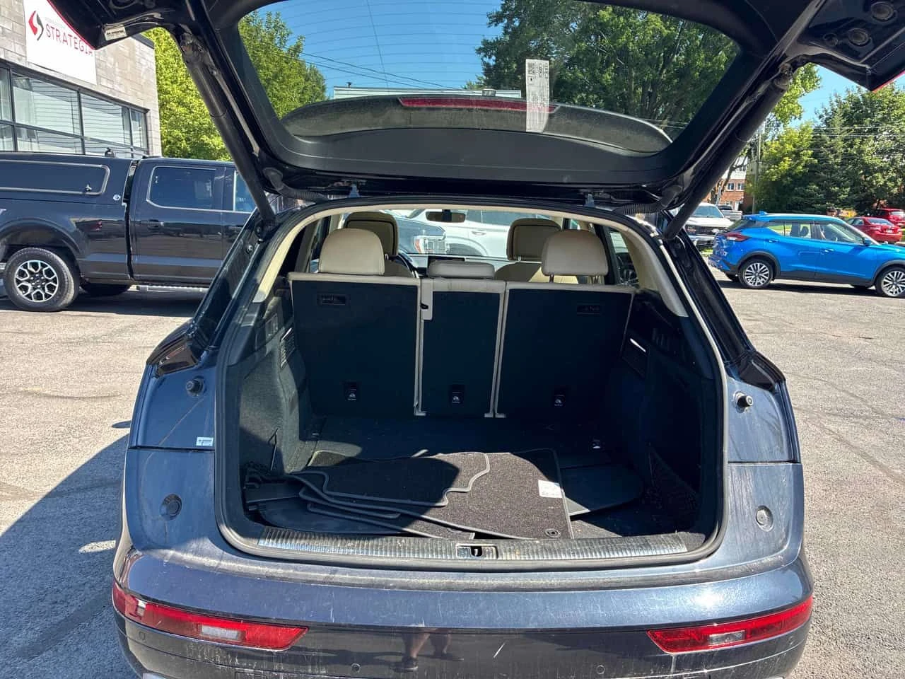 Audi Q5 * Progressiv * CARFAX * БЕЗ ПЪРВОНАЧАЛНА ВНОСКА, снимка 12 - Автомобили и джипове - 55566322
