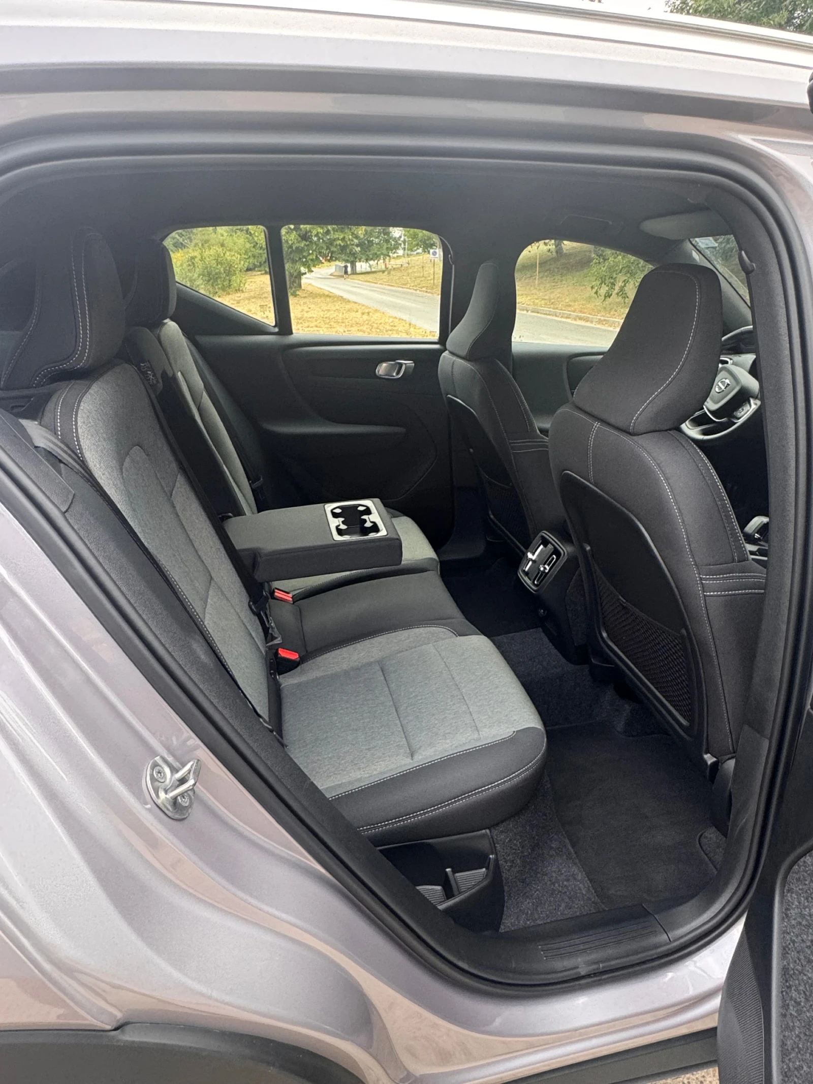 Volvo XC40 2.0 B3, снимка 10 - Автомобили и джипове - 55666704