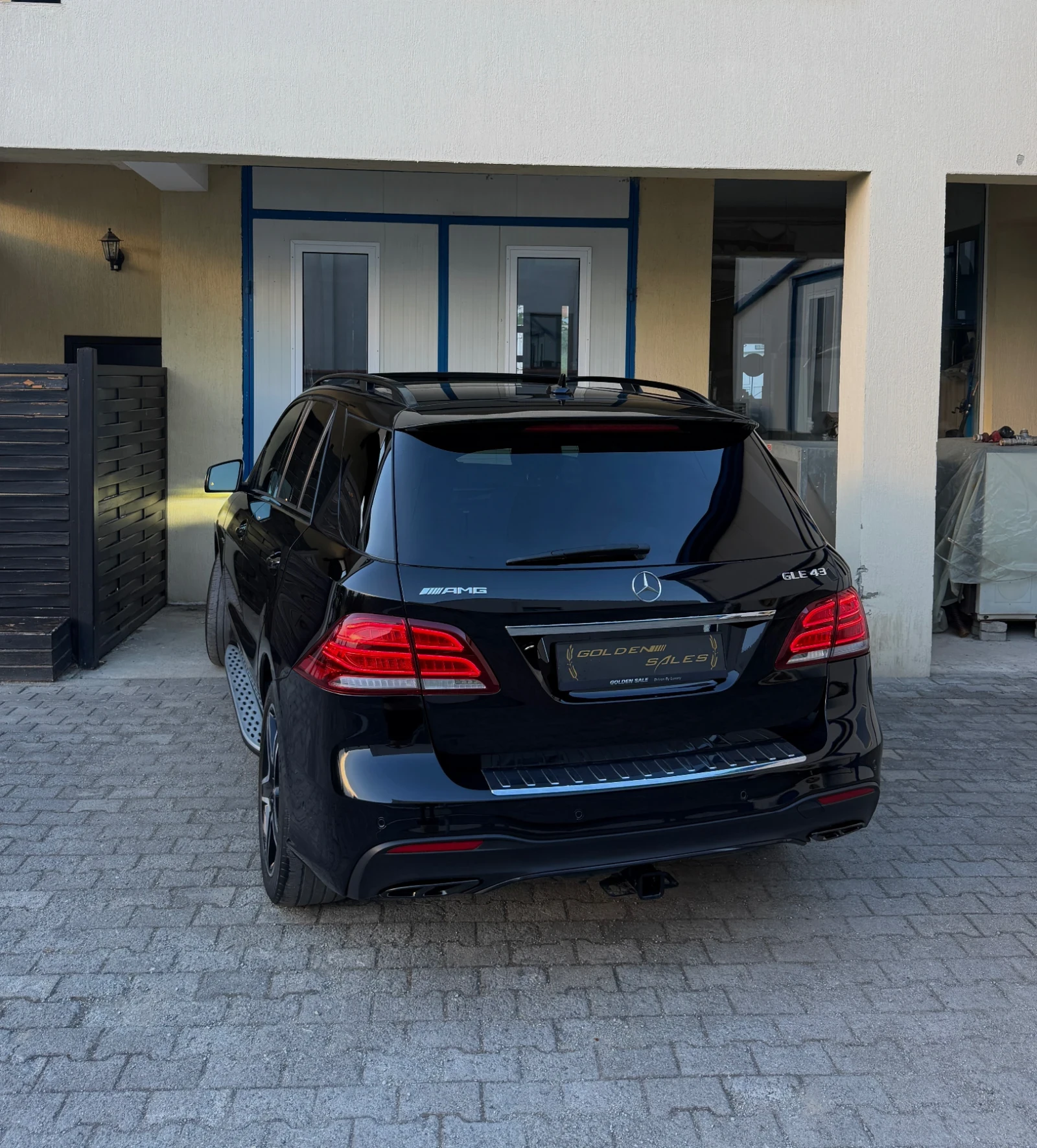 Mercedes-Benz GLE 43 AMG * AMG* HARMANKARDON* KEYLESS* , снимка 4 - Автомобили и джипове - 56115898