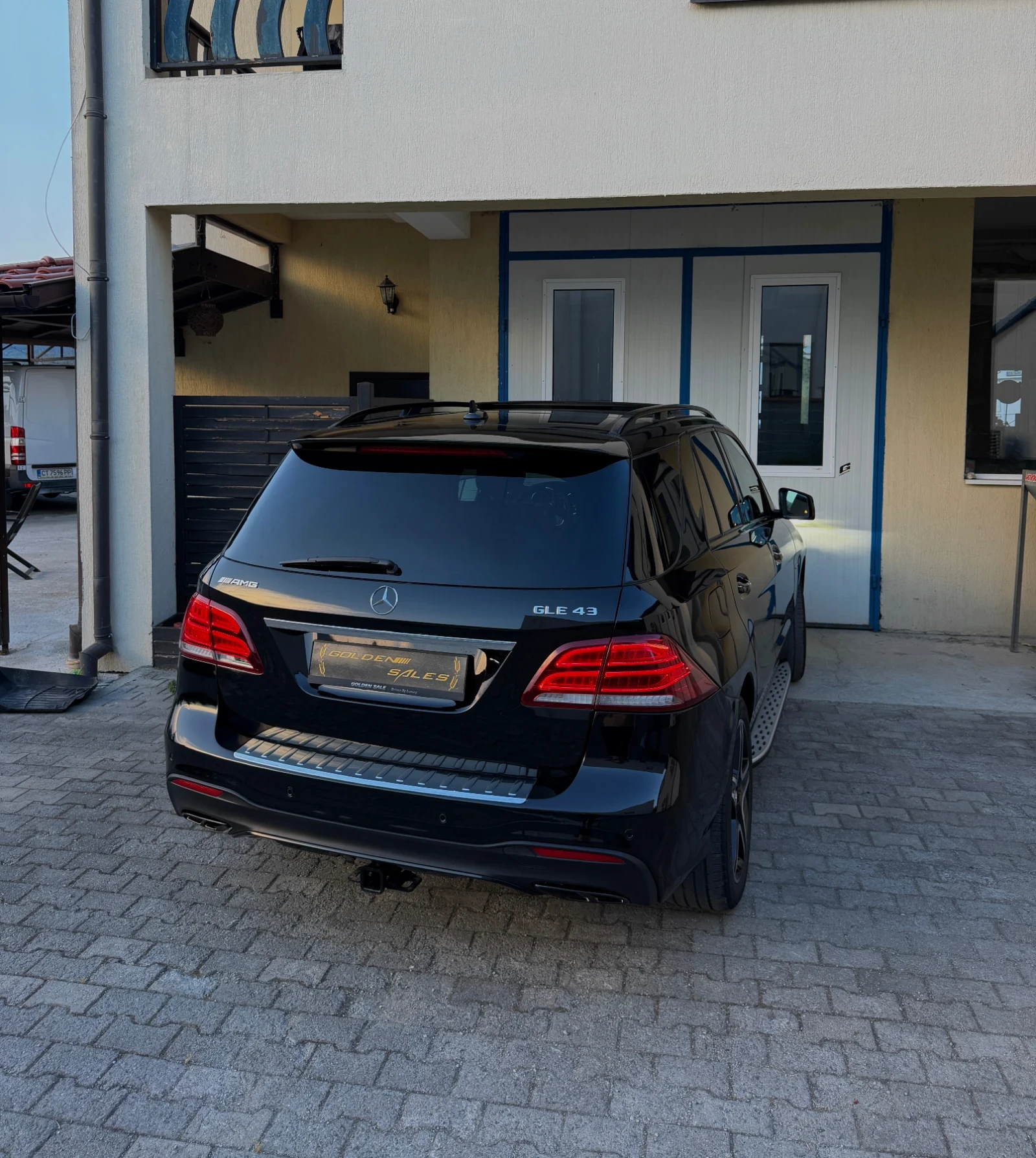 Mercedes-Benz GLE 43 AMG * AMG* HARMANKARDON* KEYLESS* , снимка 3 - Автомобили и джипове - 56115898