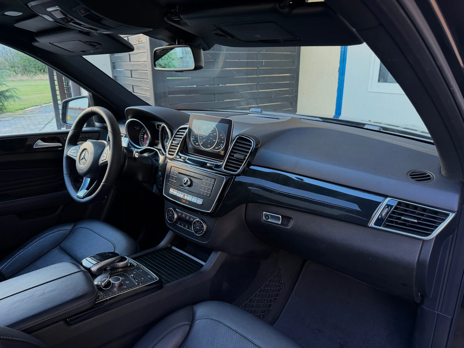 Mercedes-Benz GLE 43 AMG * AMG* HARMANKARDON* KEYLESS* , снимка 9 - Автомобили и джипове - 56115898