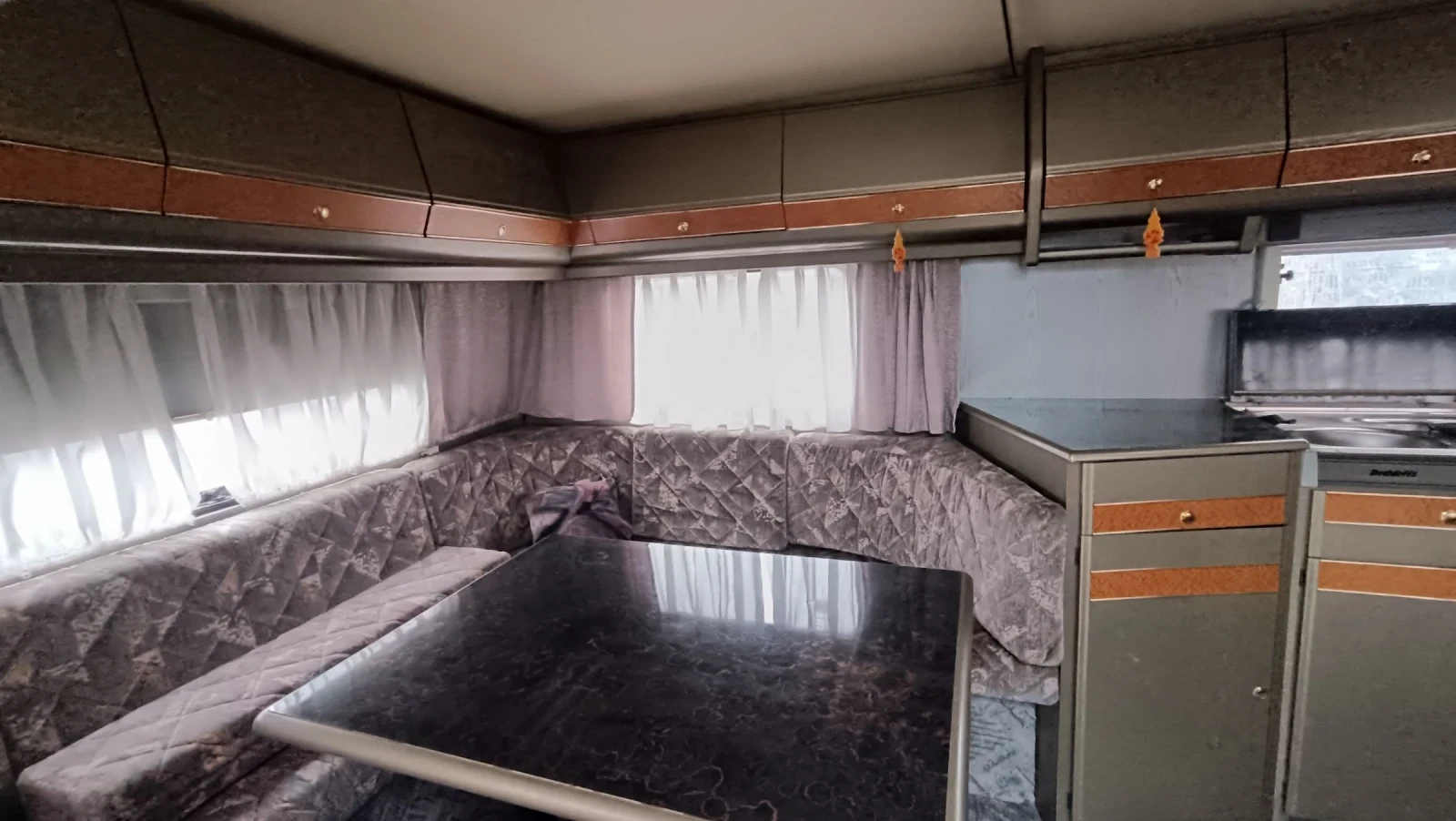 Каравана Dethleffs 750, снимка 3 - Каравани и кемпери - 53895282