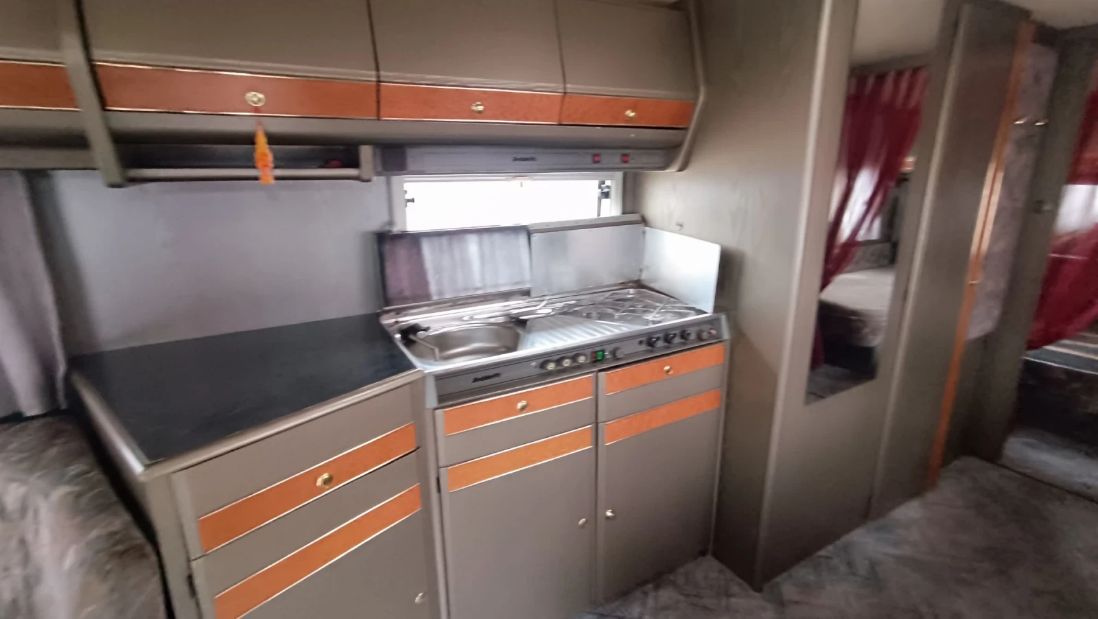 Каравана Dethleffs 750, снимка 4 - Каравани и кемпери - 53895282