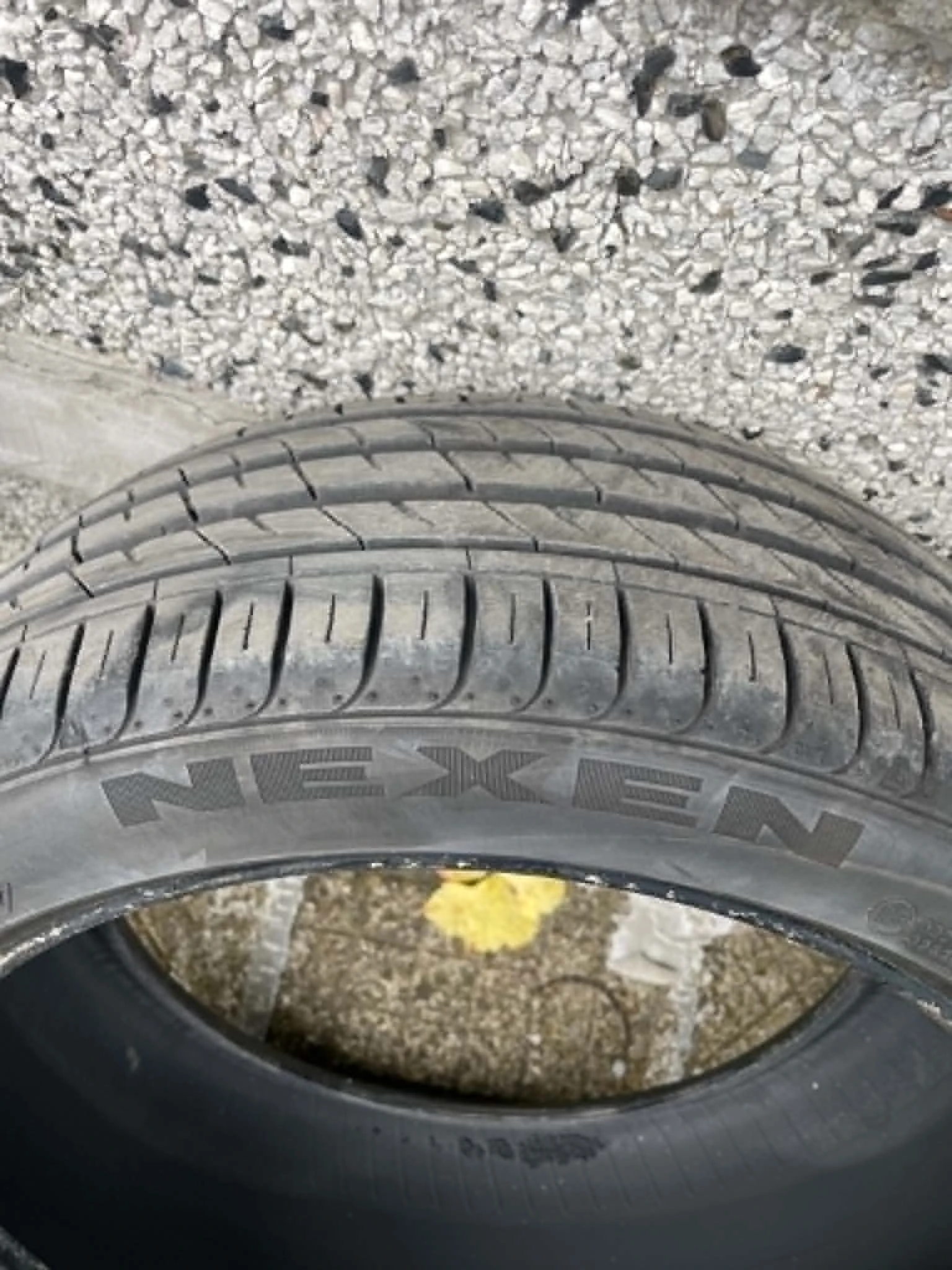 Гуми Летни 215/40R17, снимка 2 - Гуми и джанти - 55161044