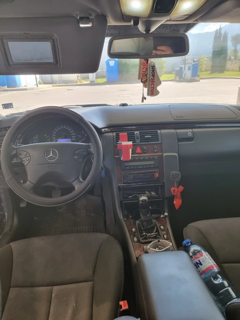 Mercedes-Benz E 220, снимка 7 - Автомобили и джипове - 48897958