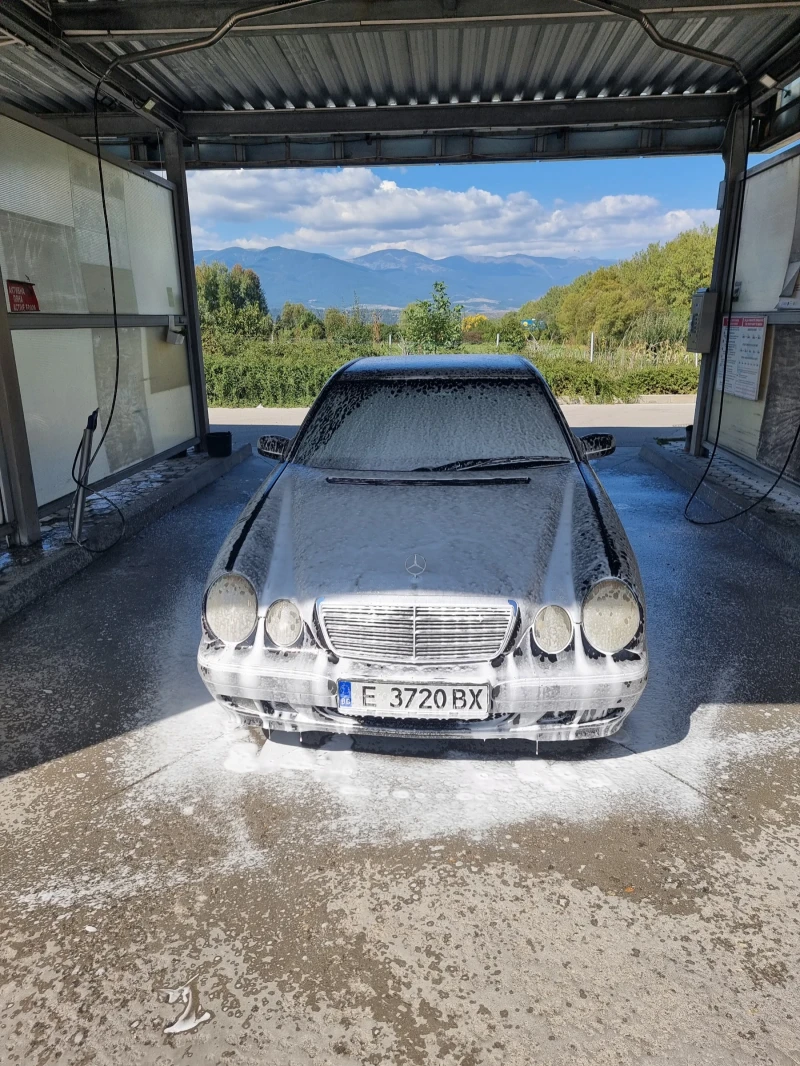 Mercedes-Benz E 220, снимка 2 - Автомобили и джипове - 48897958