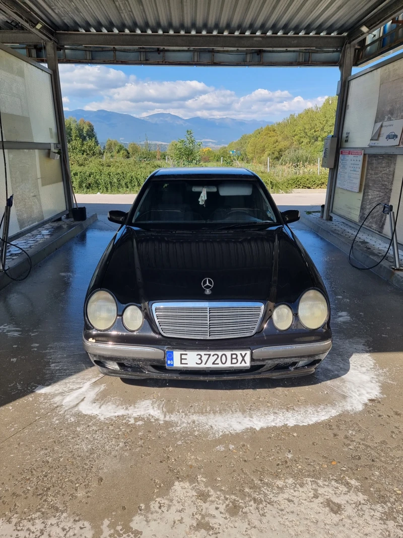 Mercedes-Benz E 220, снимка 5 - Автомобили и джипове - 48897958