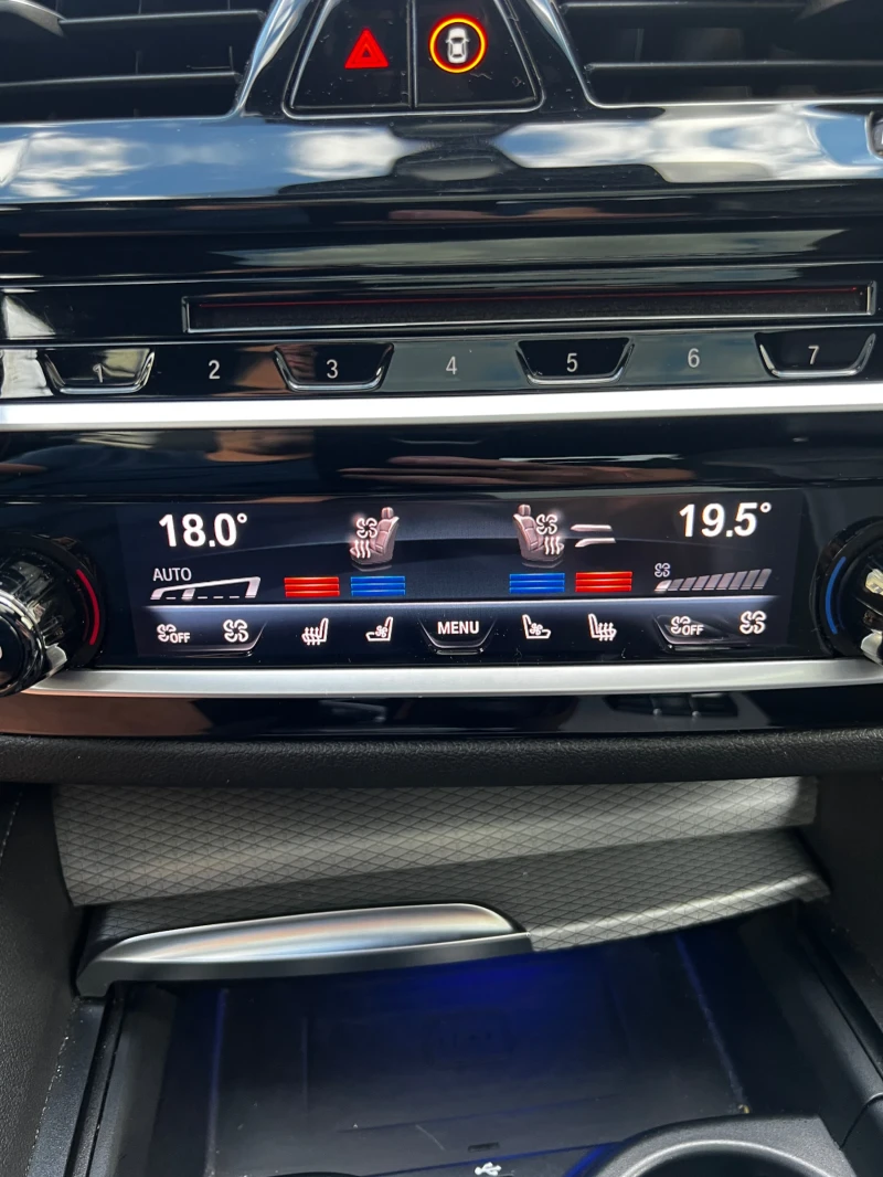 BMW 6 GT 3.0d M-SPORTPAKKET  FULL LED/MASSAGE/HUD/360/PANO, снимка 10 - Автомобили и джипове - 52568733