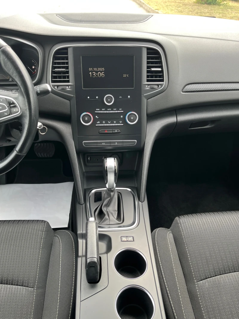 Renault Megane 1.5 DCI Avtomatik , снимка 13 - Автомобили и джипове - 51910125