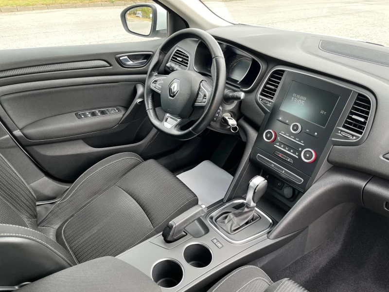 Renault Megane 1.5 DCI Avtomatik , снимка 9 - Автомобили и джипове - 51910125