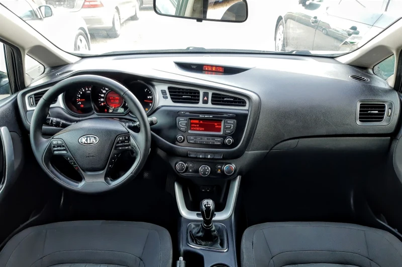 Kia Ceed  1.6 - 110, снимка 7 - Автомобили и джипове - 52085245