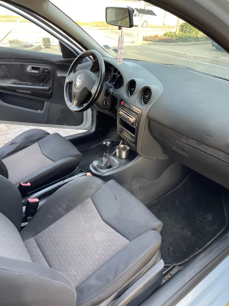 Seat Ibiza 1.4, снимка 5 - Автомобили и джипове - 52729387