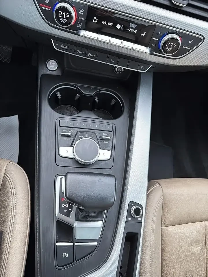 Audi A4 Progressiv* QUATTRO* BLINDSPOT* CARPLAY* ПОДГРЕВ* , снимка 10 - Автомобили и джипове - 52625202