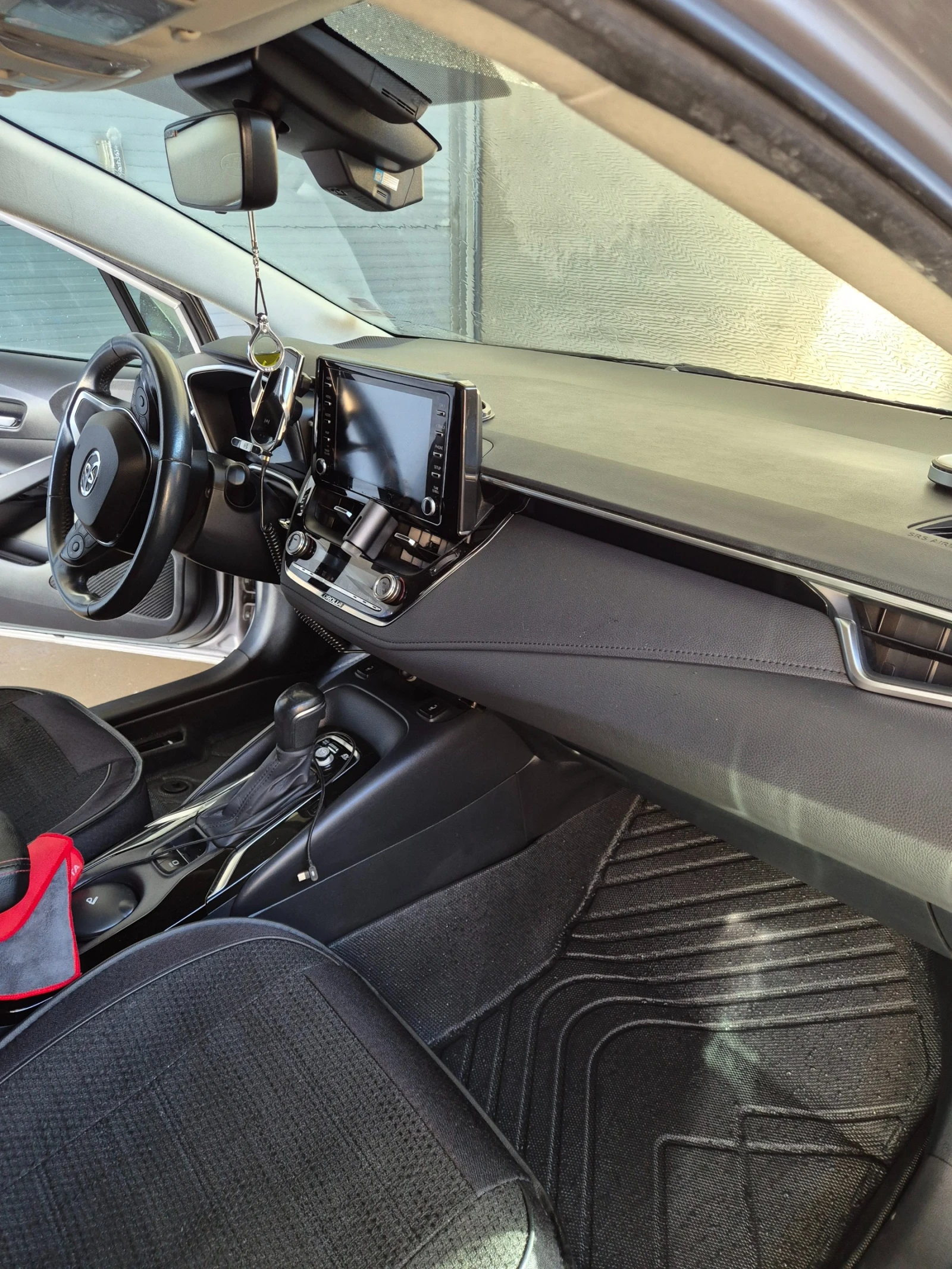 Toyota Corolla SDN 1. 8 HSD Executive | Mobile.bg � ����������� 13