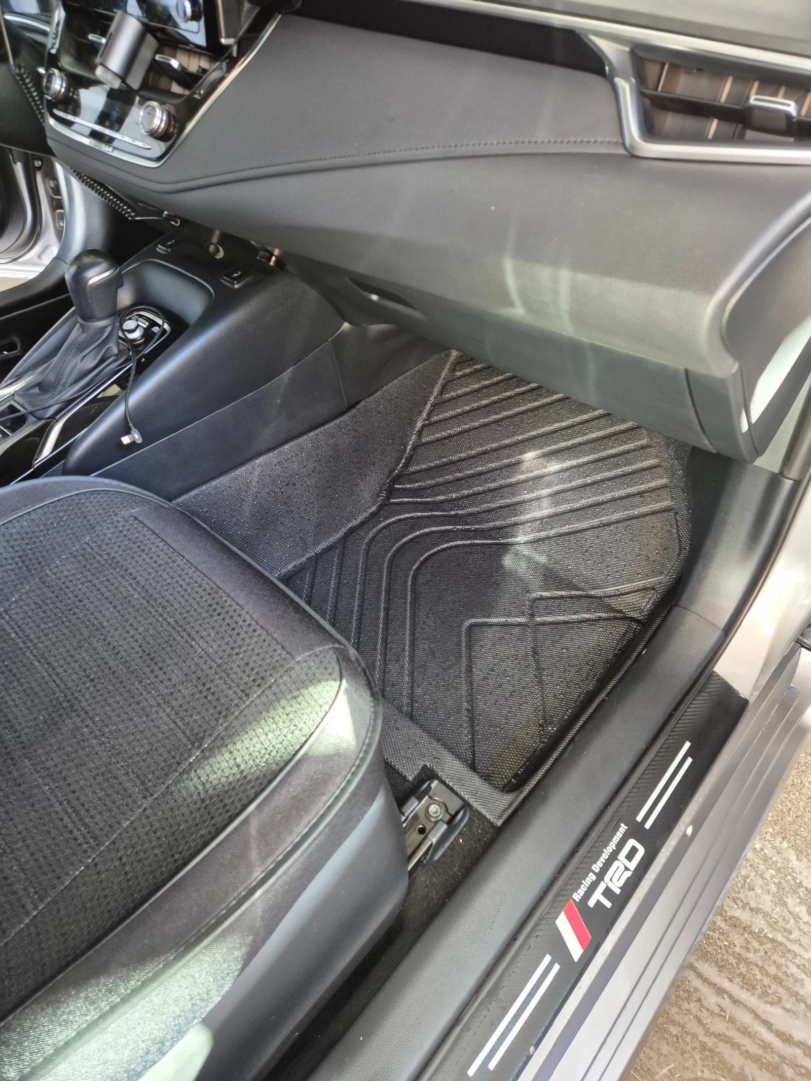 Toyota Corolla SDN 1. 8 HSD Executive | Mobile.bg � ����������� 12