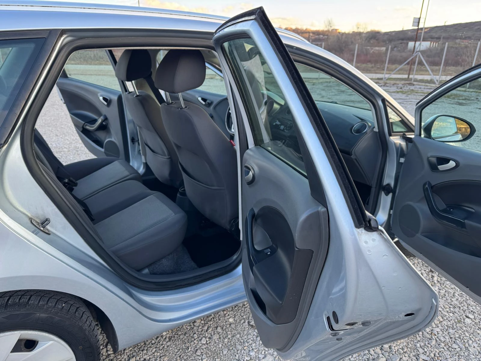 Seat Ibiza 1.6TDi - изображение 10