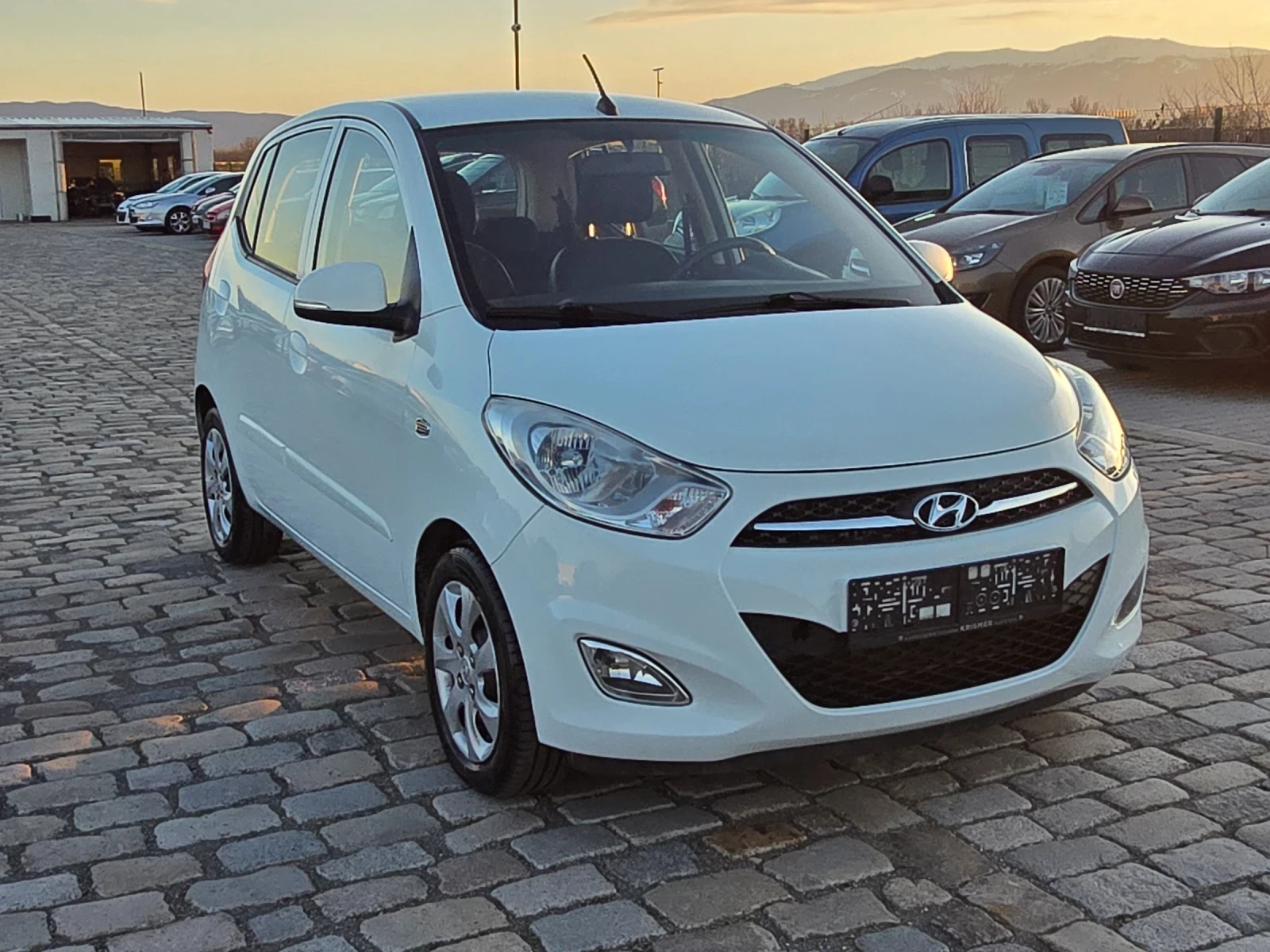 Hyundai I10 1.2i АВТОМАТИК 102000 КМ. ЕВРО 5, снимка 3 - Автомобили и джипове - 53788072