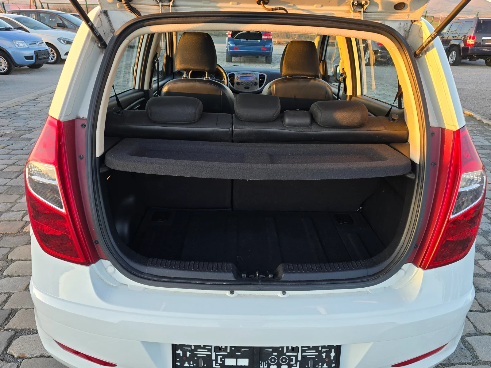 Hyundai I10 1.2i АВТОМАТИК 102000 КМ. ЕВРО 5, снимка 10 - Автомобили и джипове - 53788072