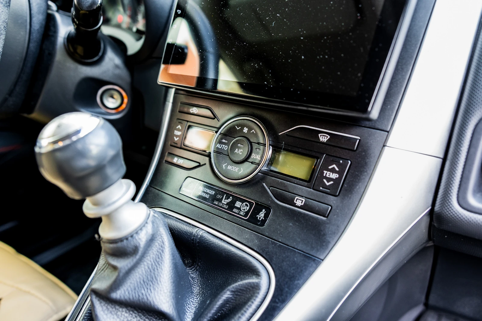 Toyota Auris, снимка 12 - Автомобили и джипове - 54254102