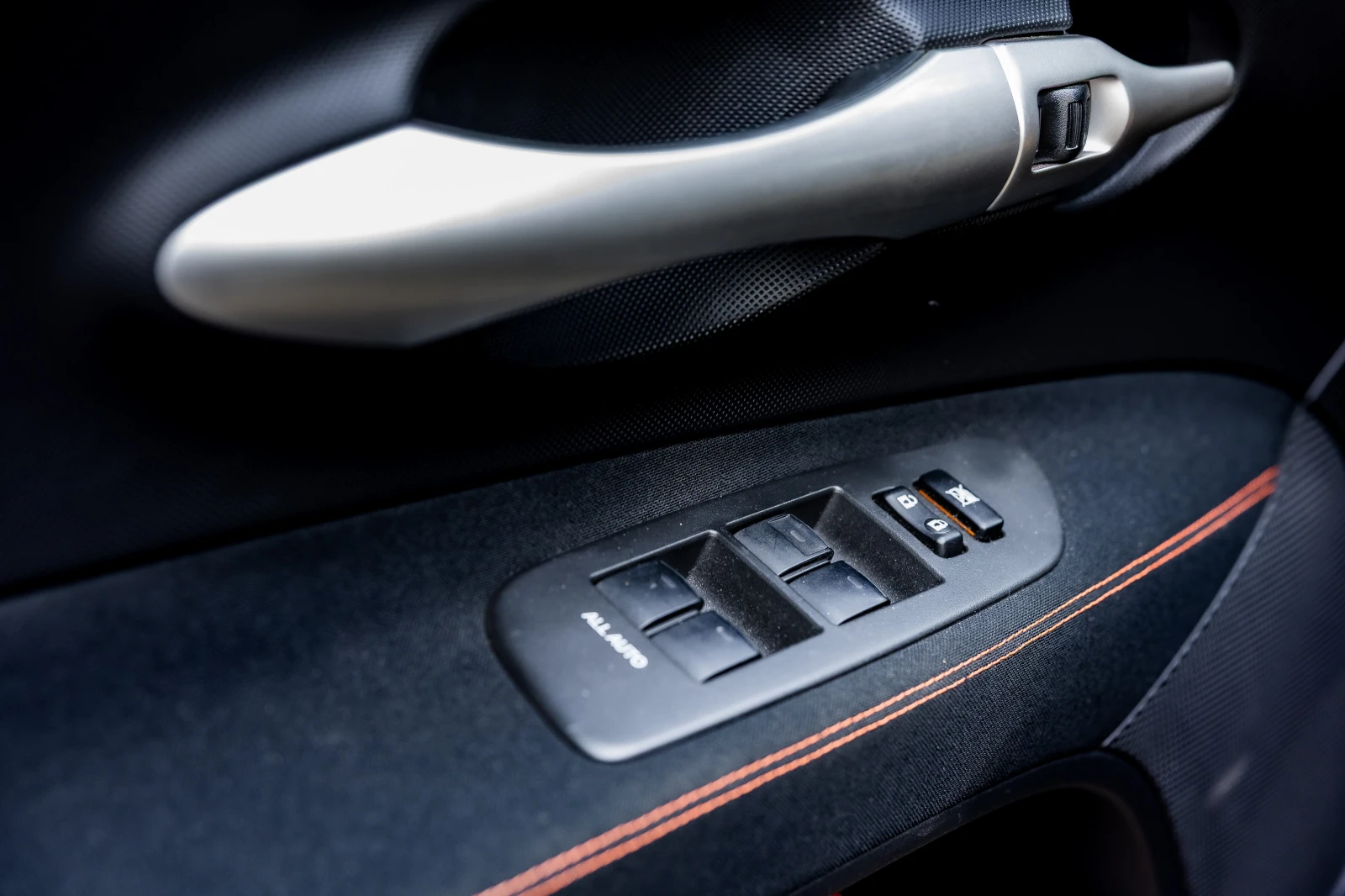 Toyota Auris, снимка 17 - Автомобили и джипове - 54254102