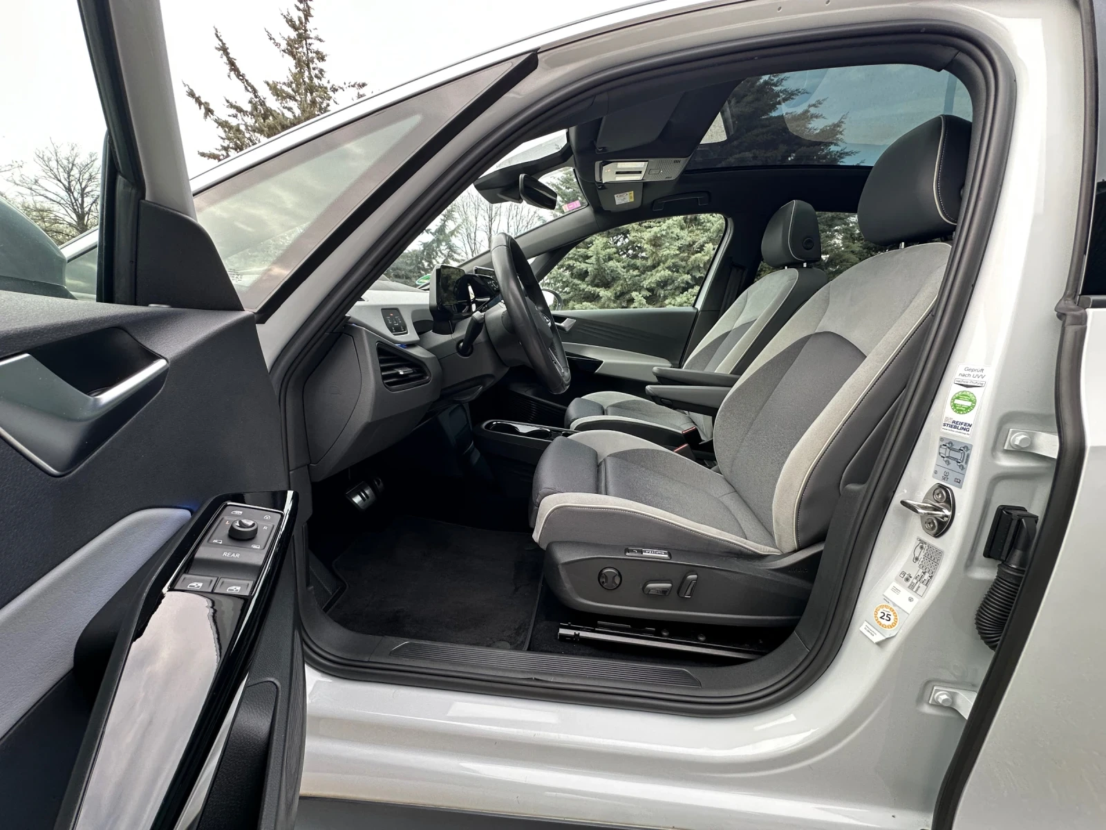 VW ID.3 1st MAX/MATRIX/PANO/HEAD UP/Keyless/ПОДГРЕВ/МАСАЖ, снимка 9 - Автомобили и джипове - 54555345