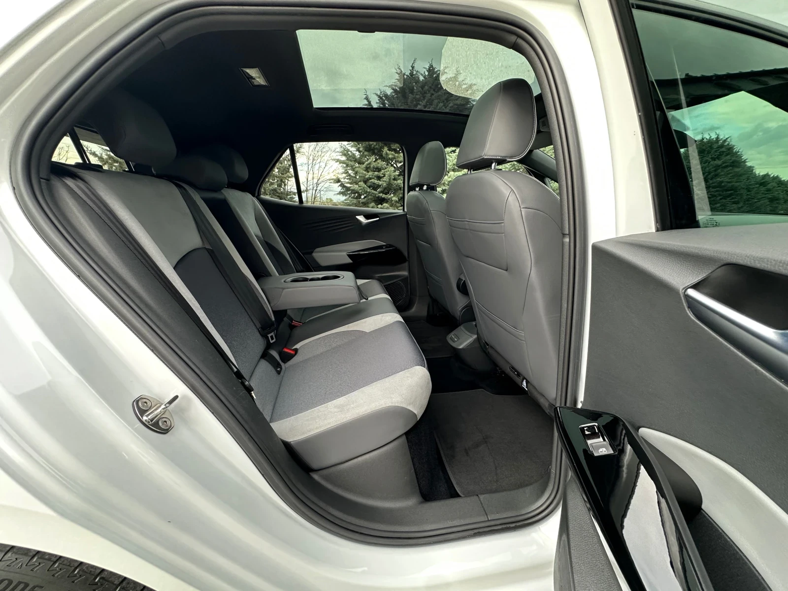 VW ID.3 1st MAX/MATRIX/PANO/HEAD UP/Keyless/ПОДГРЕВ/МАСАЖ, снимка 11 - Автомобили и джипове - 54555345