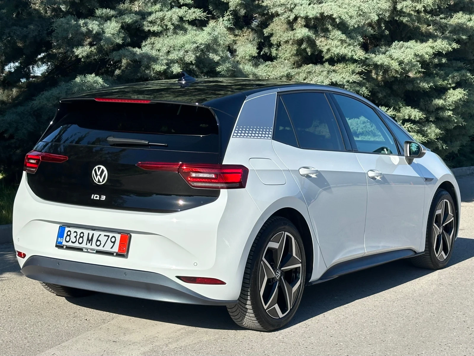 VW ID.3 1st MAX/MATRIX/PANO/HEAD UP/Keyless/ПОДГРЕВ/МАСАЖ, снимка 5 - Автомобили и джипове - 54555345