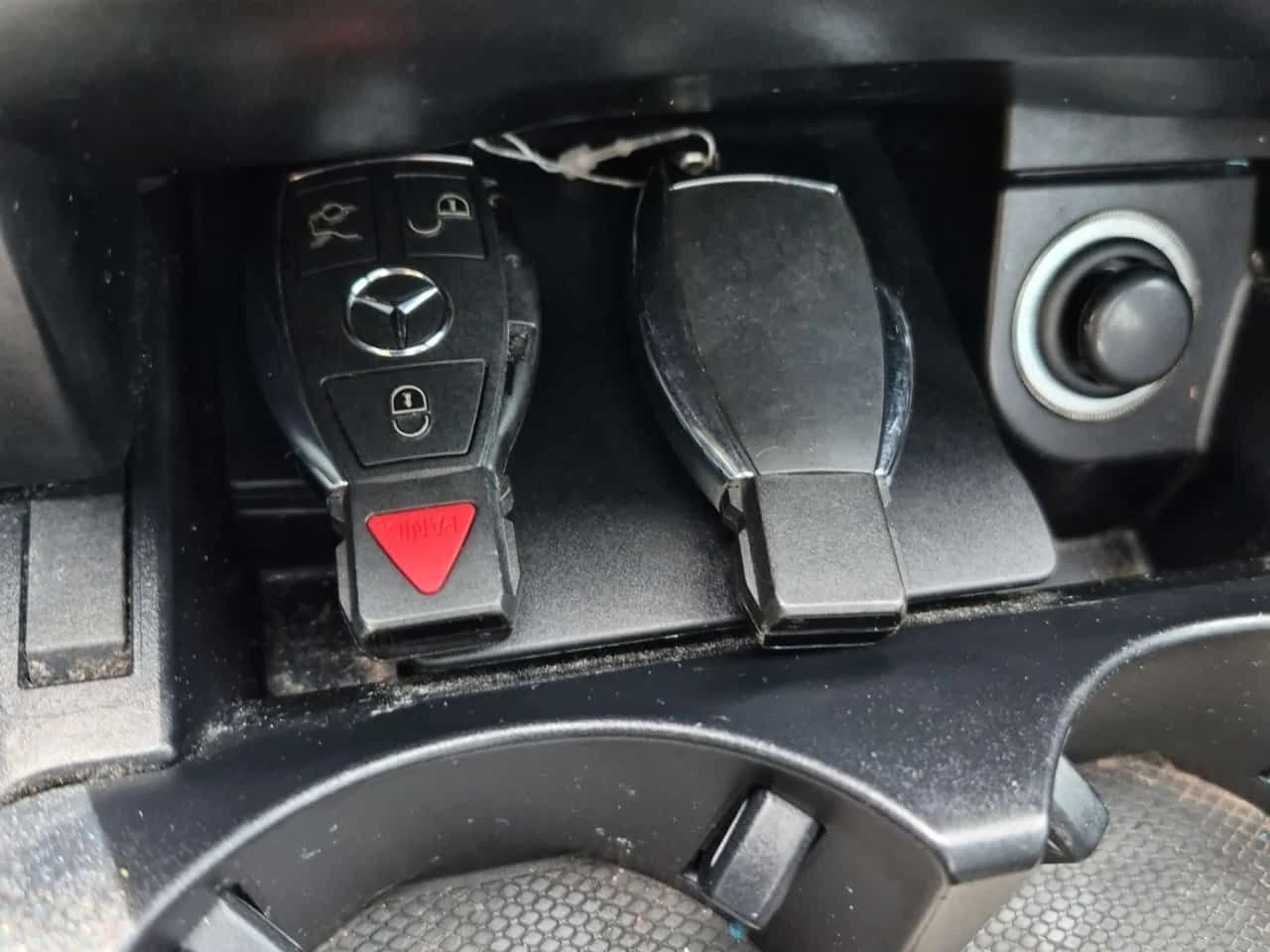 Mercedes-Benz C 300 CARFAX, снимка 8 - Автомобили и джипове - 54590043
