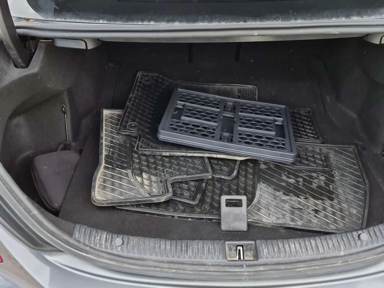 Mercedes-Benz C 300 CARFAX, снимка 13 - Автомобили и джипове - 54590043