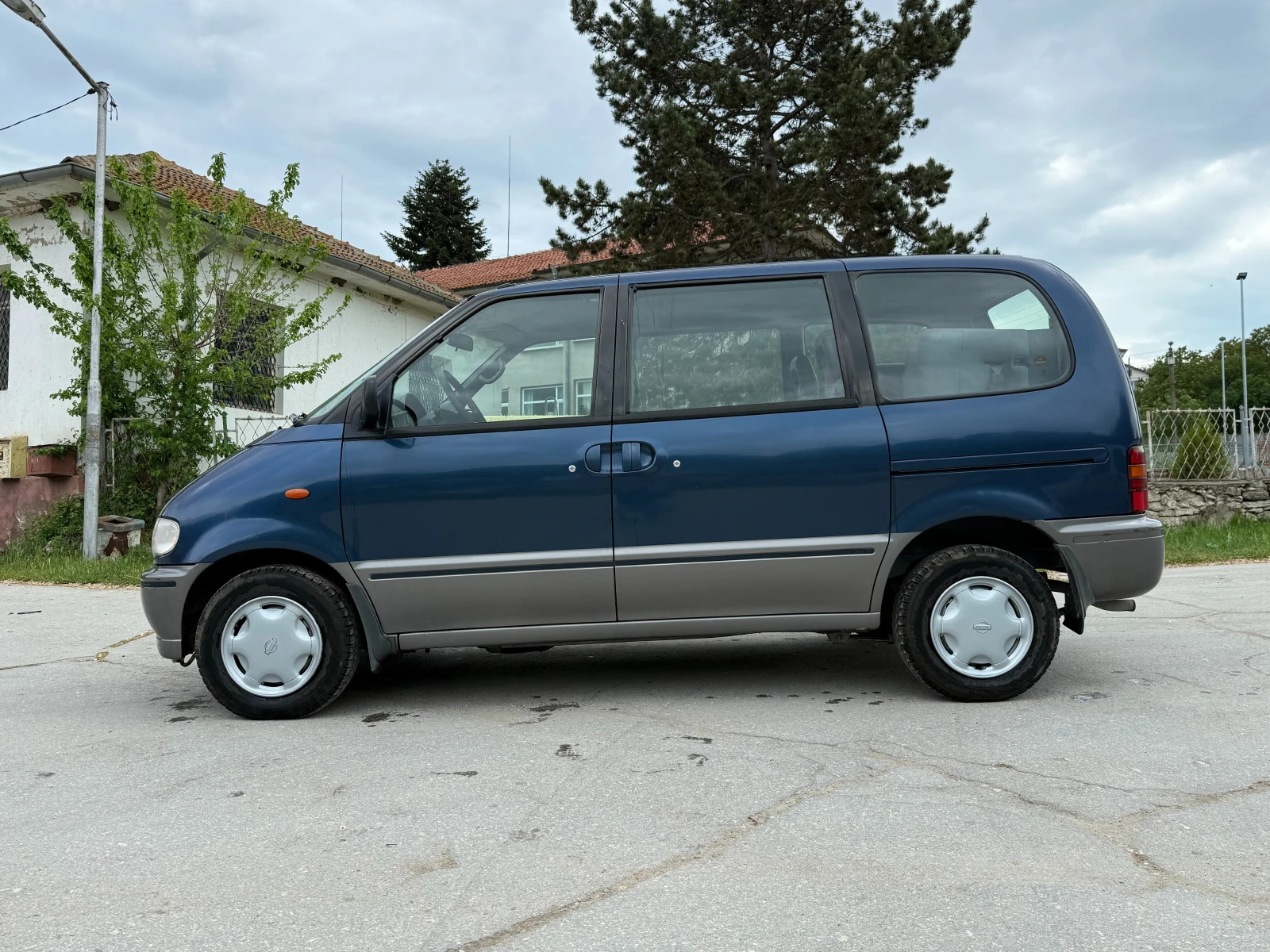Nissan Serena, снимка 3 - Автомобили и джипове - 54631892