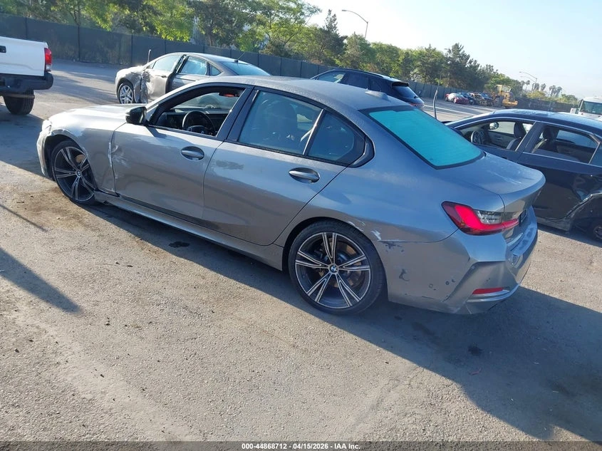 BMW 330 2.0l I, снимка 3 - Автомобили и джипове - 54831586