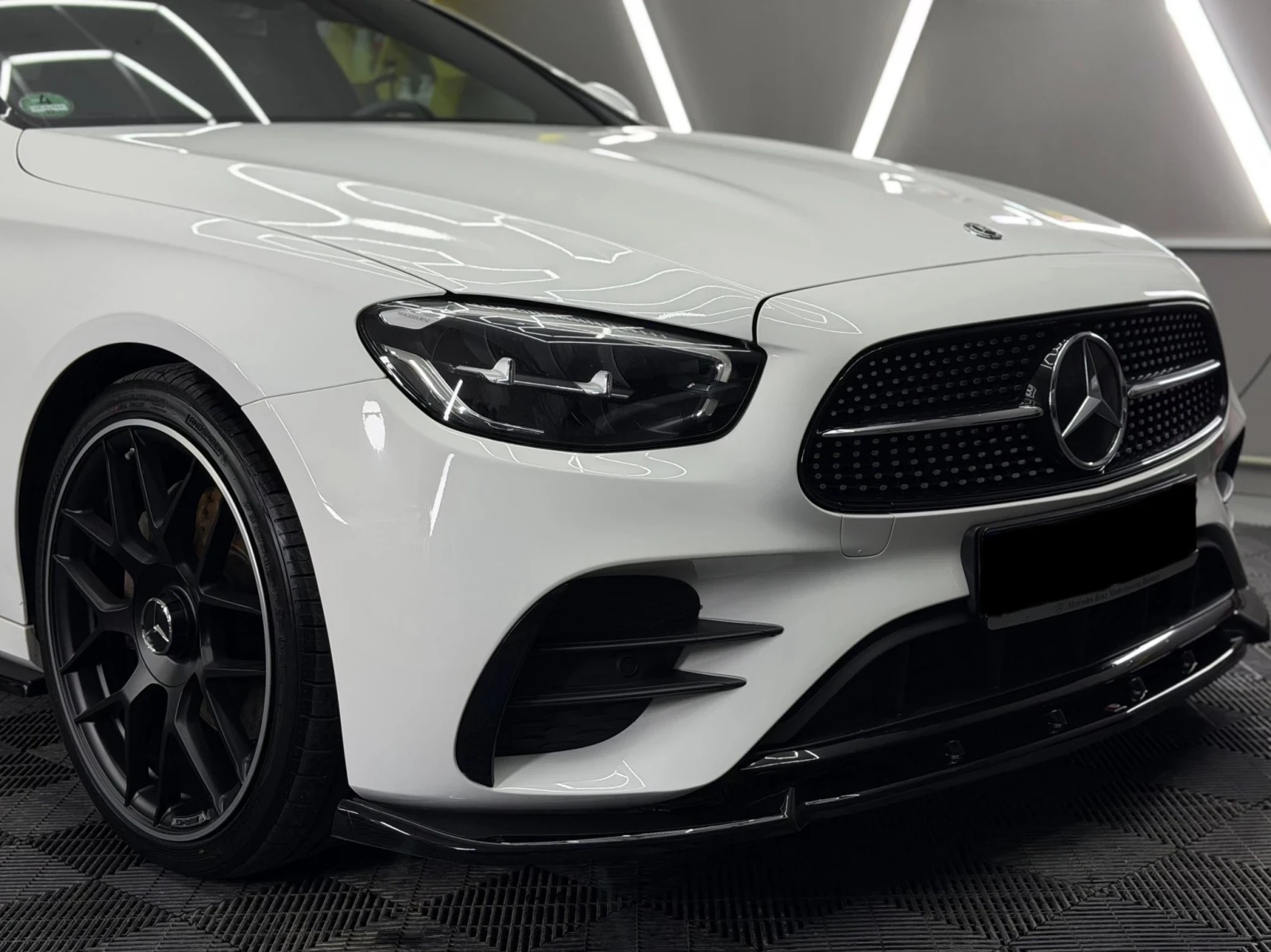 Mercedes-Benz E 220 FACELIFT, AMG Line, Бяла перла, снимка 4 - Автомобили и джипове - 55080592