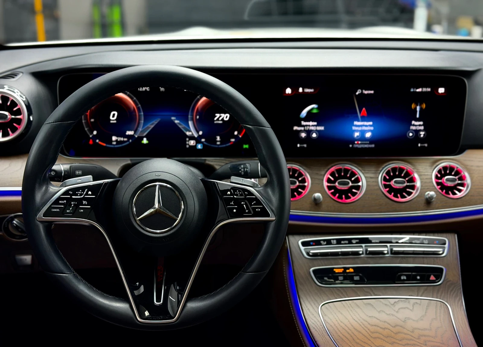 Mercedes-Benz E 220 FACELIFT, AMG Line, Бяла перла, снимка 12 - Автомобили и джипове - 55080592